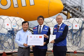 Réception de l’aide d’urgence japonaise en faveur des populations sinistrées. Photo: Département de la gestion des digues et de la prévention et du contrôle des catastrophes naturelles