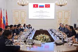 Une délégation de Hanoï conduite par Trân Duc Thang procède aux échanges avec les autorités et entreprises russes afin de renforcer la coopération dans le développement des métros, des infrastructures souterraines et des systèmes de transport intelligents, un secteur appelé à jouer un rôle majeur dans la modernisation urbaine du Vietnam. Photo: VNA