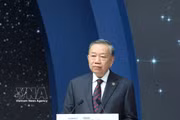 Le secrétaire général du Parti et président de la République To Lam au Sommet international sur l'espace à Paris