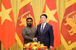 Le président Luong Cuong (droite) et le président sri-lankais, Anura Kumara Dissanayaka. Photo: VNA