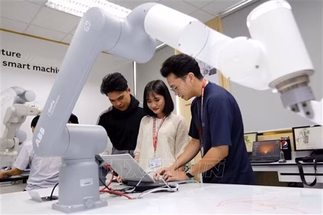 laboratoire-de-robotique-de-luniversite-dindustrie-de-ho-chi-minh-ville.jpg