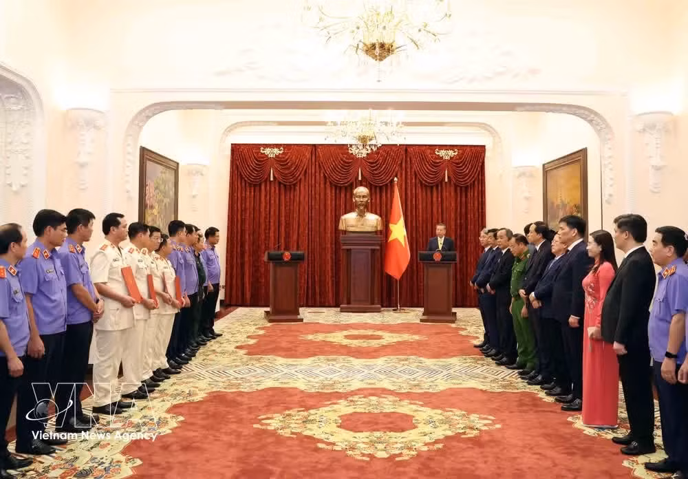 secretaire-general-et-president-to-lam-vna.jpg