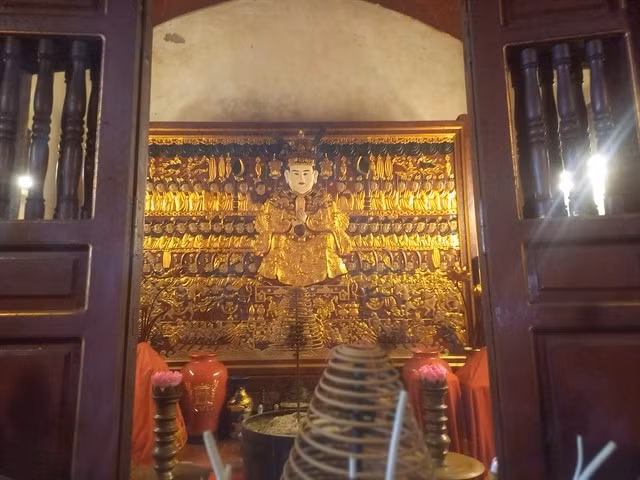 bas-relief-lac-long-quan.jpg