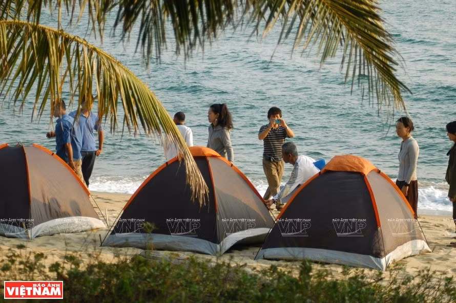 camping-sur-la-plage-bai-chong.jpg