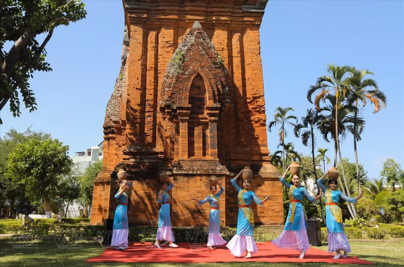 les-tours-jumelles-de-quy-nhon.jpg