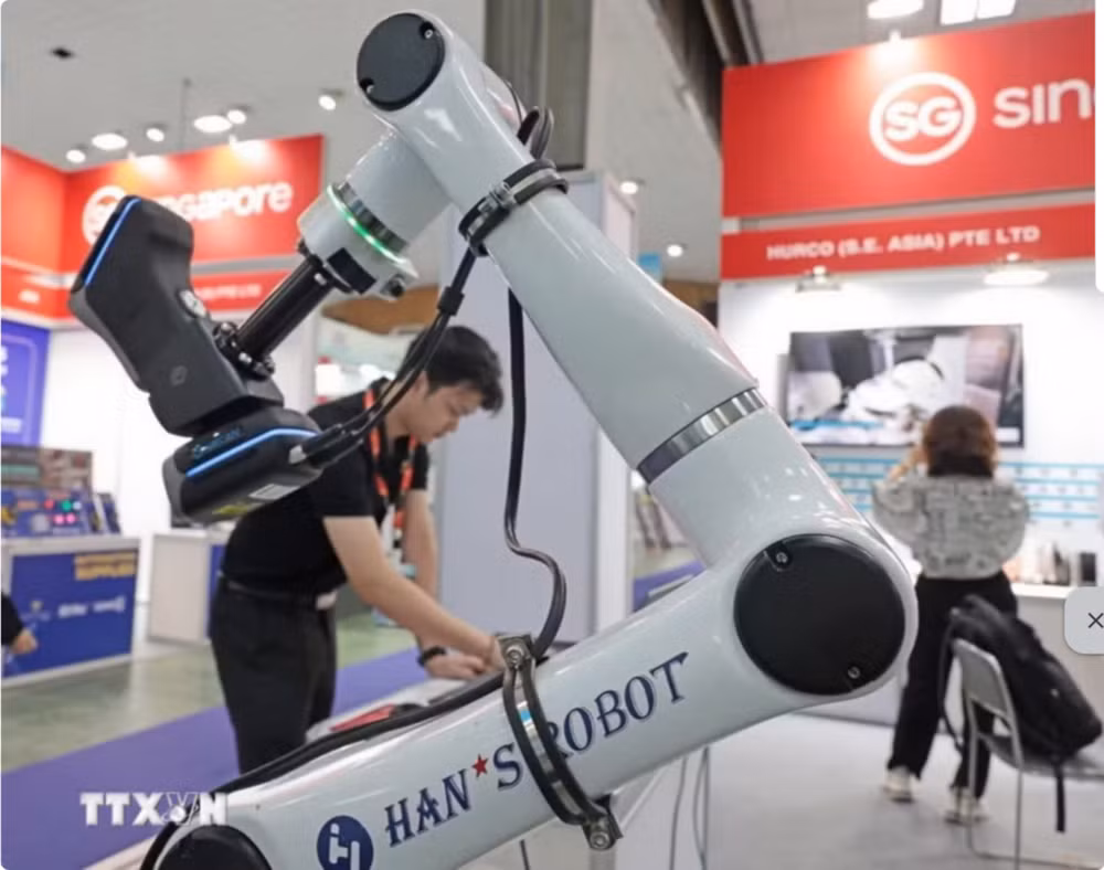 robot-de-v-proud-vietnam.png