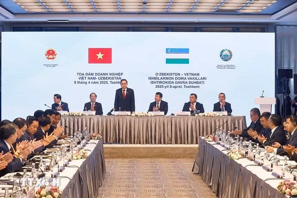 table-ronde-vietnam-ouzbekistan.jpg