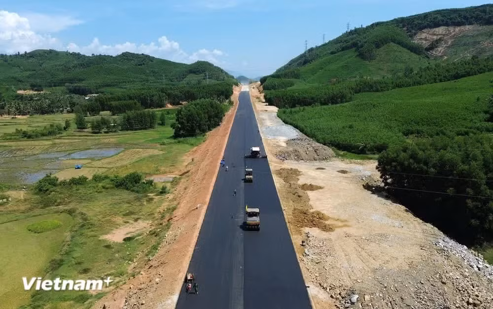 projet-dautoroute-nord-sud-section-vung-ang-bung-vietnamplus.jpg