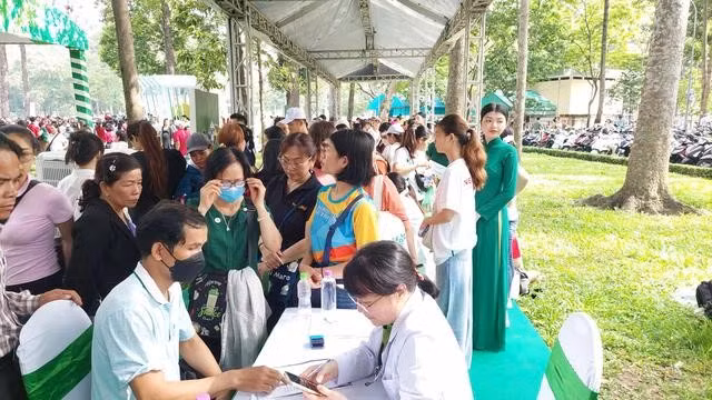 les-participants-beneficient-dexamens-de-sante-gratuits.jpg