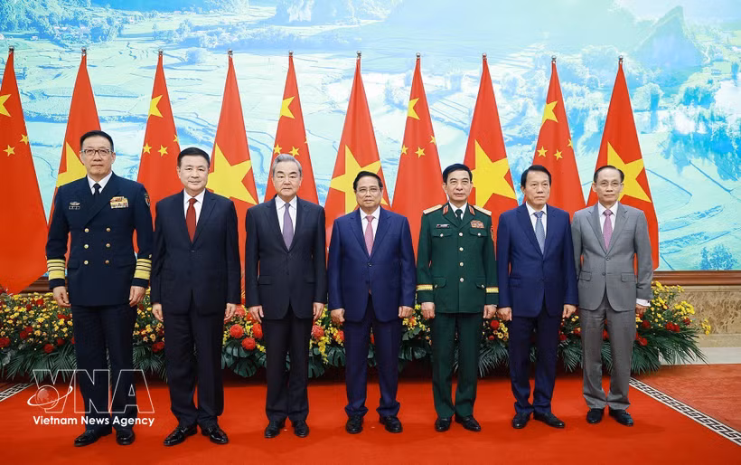 Le Premier ministre reçoit les ministres chinois des Affaires étrangères, de la Défense et de la Sécurité publique. Photo: VNA