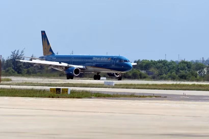 Un avion décolle de l'aéroport international de Phu Quoc. Photo : Vietnam+