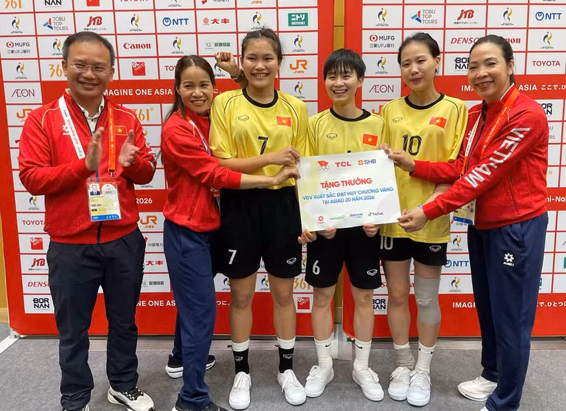 L'équipe féminine vietnamienne de sepak takraw a remporté la deuxième médaille d'or de la délégation sportive vietnamienne aux Jeux asiatiques 2026 (ASIAD 2026). Photo: Vietnamnet.vn