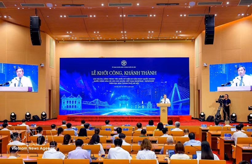 Cérémonie de lancement et d'inauguration de grands projets et ouvrages à Hanoï à l’occasion du 81e anniversaire de la Fête nationale. Photo: VNA