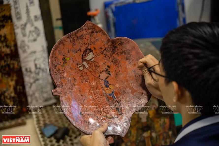 Une peinture folklorique de Hang Trong sur laque. Photo: Vietnam Illustré