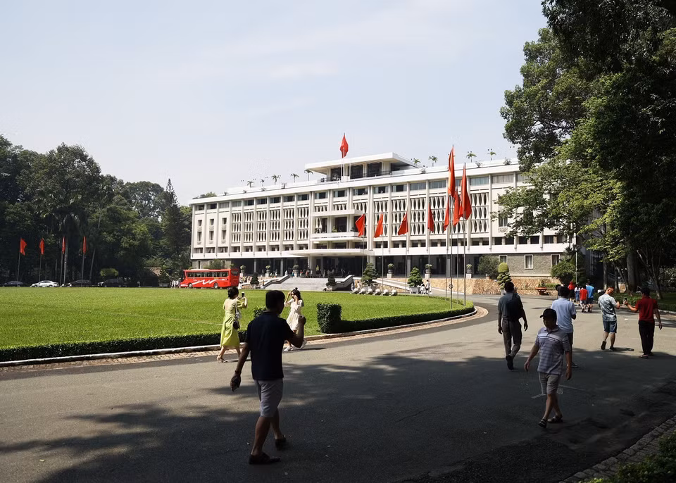 Le Palais de la Réunification est un bâtiment historique. Il fut la résidence officielle des présidents de la République du Vietnam, ainsi que le lieu de passation du pouvoir lors de la cérémonie de Réunification le 30 avril 1975. Photo: VNA