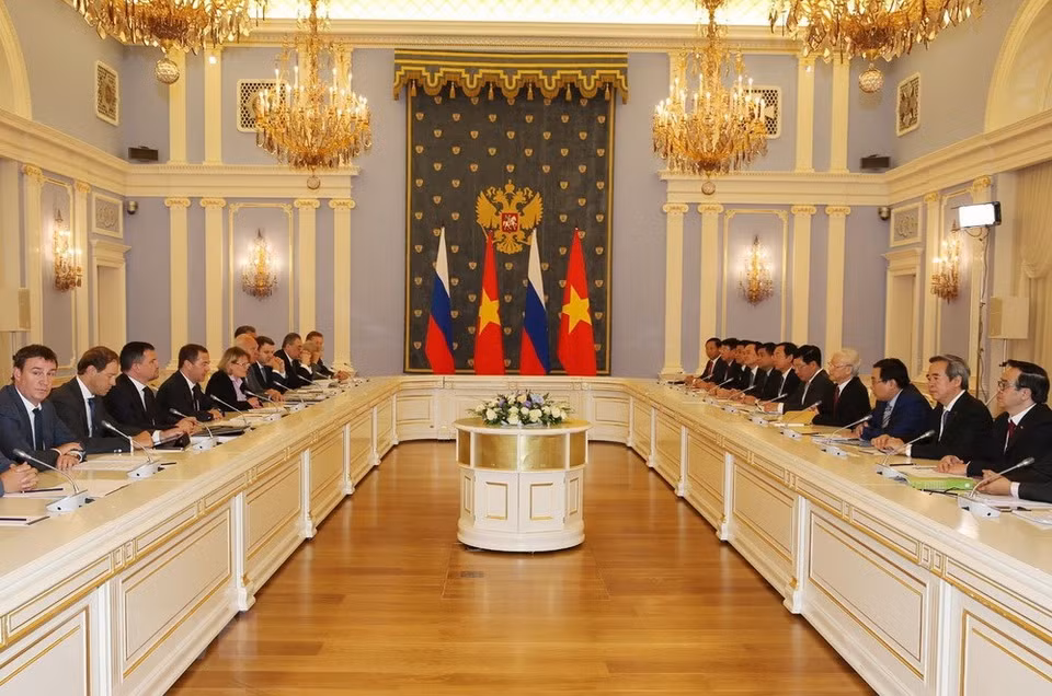 Entrevue entre le Premier ministre russe Dmitry Medvedev et le secrétaire général du PCV Nguyen Phu Trong. 