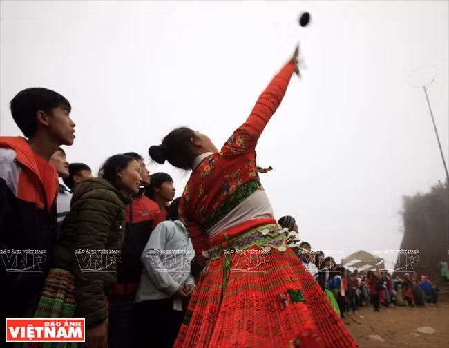 Le lancer de la balle “pao”, un jeu traditionnel des H’mong.