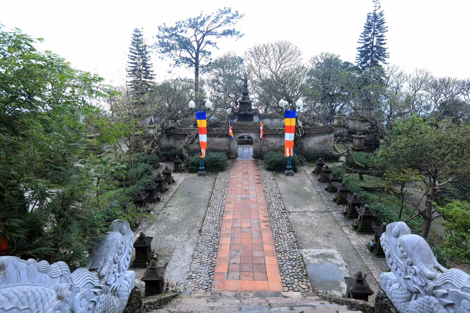 Le chemin de la pagode Hoa Yên à la pagode Dông dans la région montagneuse de Yên Tu, ville d'Uông Bi, province de Quang Ninh. Photo : VNA 