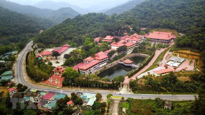 Le monastère zen Truc Lâm de Yên Tu (province de Quang Ninh, Nord), fondée par le roi Trân Nhân Tông au XIIIe siècle, a joué un rôle central dans le bouddhisme vietnamien pendant des siècles. Photo : VNA 