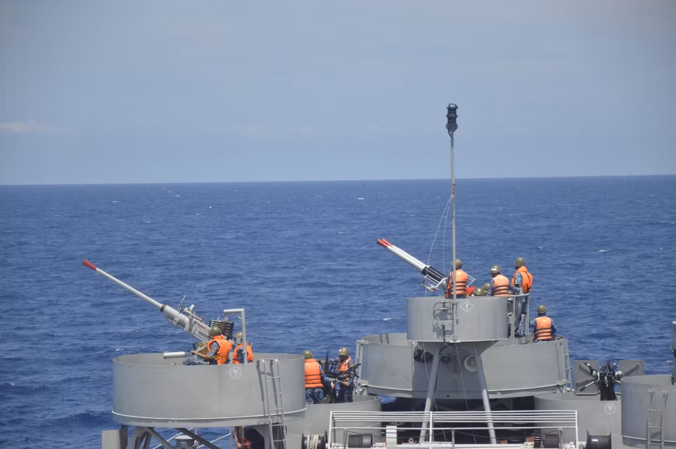  Les unités du Commandement de la 2e Région de la Marine s'entraînent en mer. Photo : VNA