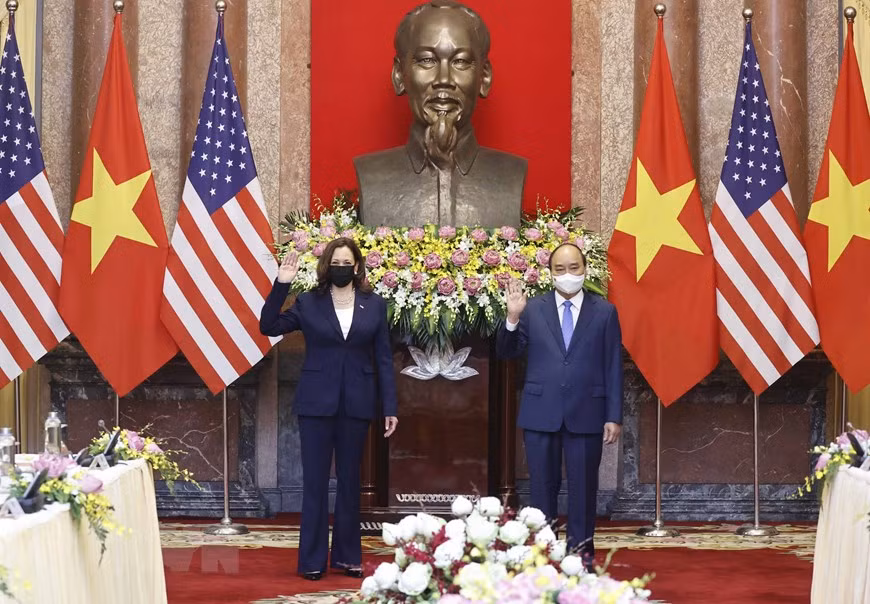 Le président Nguyen Xuan Phuc et la vice-présidente des États-Unis, Kamala Harris. Photo : VNA 