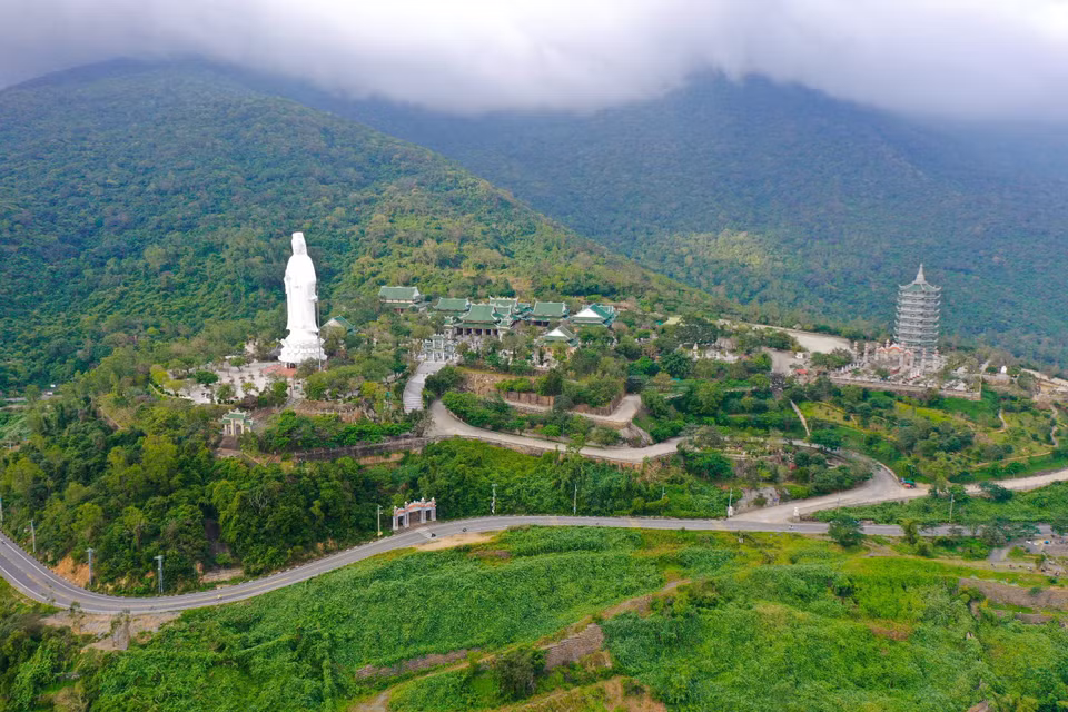 Vue panoramique de la pagode Linh Ung - Bai But située sur la péninsule de Son Tra (Da Nang). Photo : VNA 