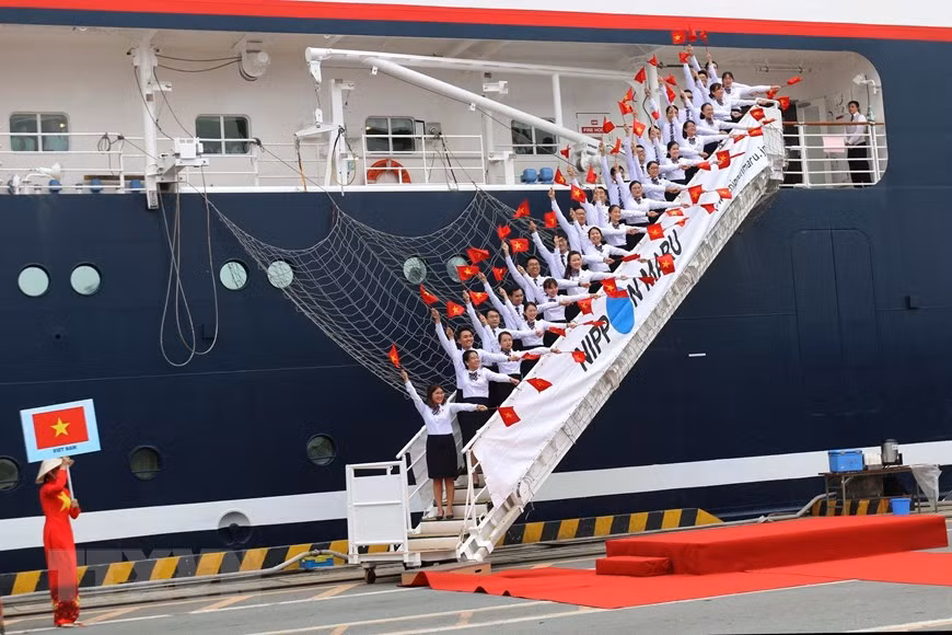 La délégation du Vietnam participe au programme « Bateau de la jeunesse d’Asie du Sud-Est et du Japon 2019 ». Photo: VNA