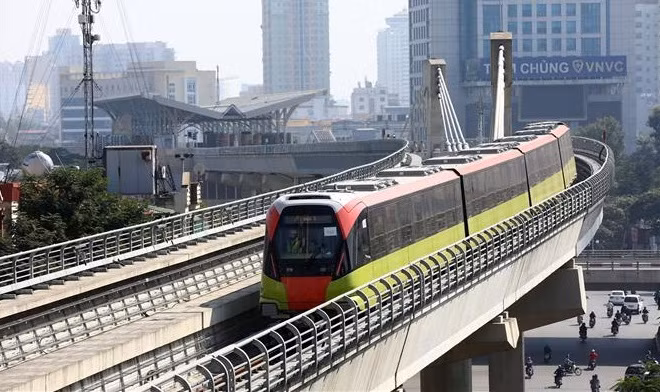 Sa capacité devrait atteindre 8.600 passagers par heure et par direction et sera augmentée progressivement dans les 10 ans après sa mise en service. Photo: VNA