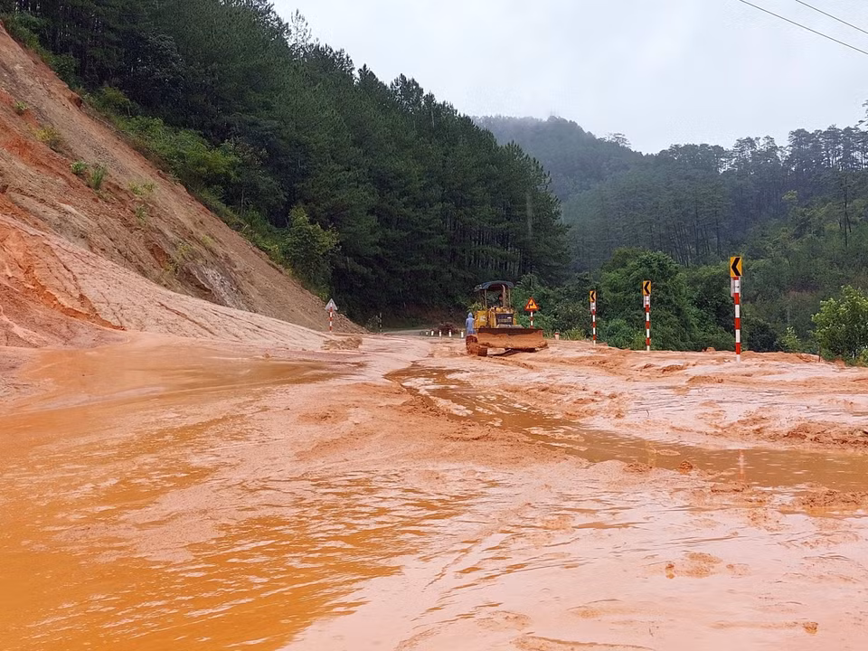 Glissement de terrain dans le district de Tu Mo Rong, province de Kon Tum. Photo: VNA