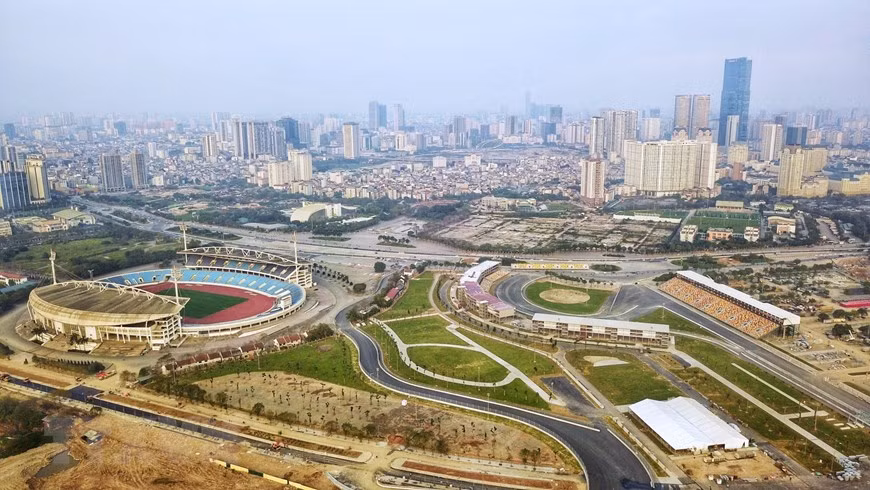 Conçu par les équipes de Hermann Tilke, l’architecte de la Formule 1, et construit sous le parrainage de Vingroup, le tracé répondra aux critères techniques les plus rigoureux, conformément aux normes de la Fédération mondiale de l’automobile (FIA). Les travaux se termineront en mars 2020. Photo: VNA 