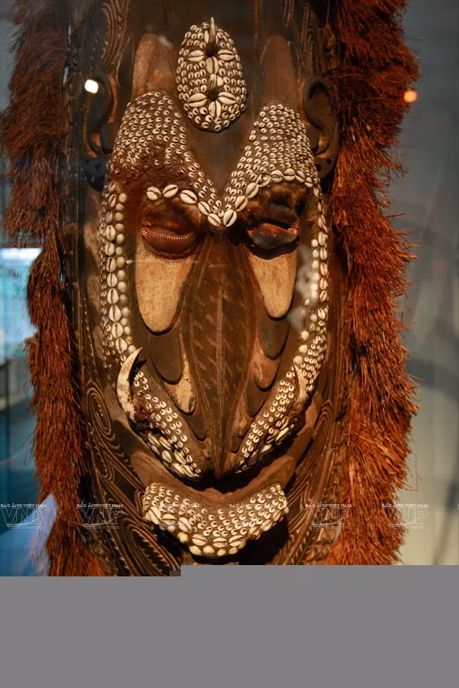 Un masque impressionnant des aborigènes d'Océanie. ​ ​ ​