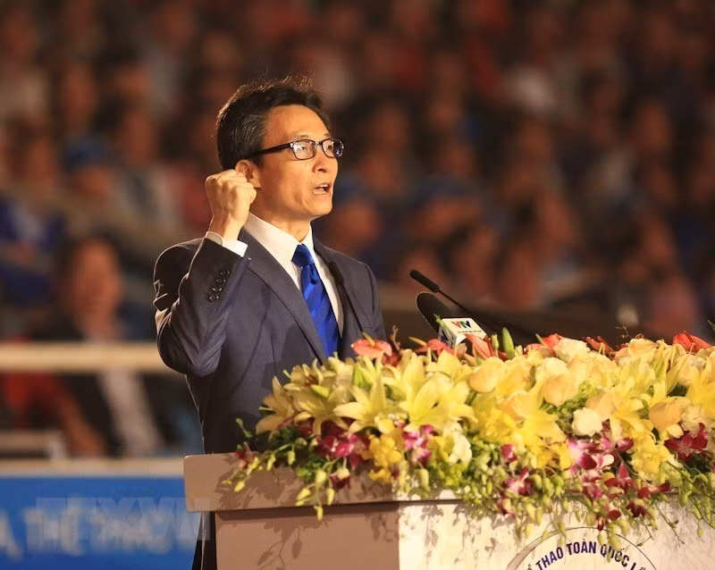 Le vice-Premier ministre Vu Duc Dam prononce le discours d'ouverture. 