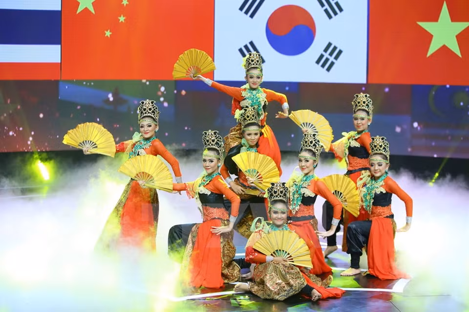 Le festival, qui ​durera jusqu'au 4 juin, regroupe des enfants de pays membres de l’ASEAN comme le Vietnam, la Thaïlande, la Malaisie, l'Indonésie, le Myanmar, le Laos et le Cambodge et de ses partenaires que sont la Chine, la République de Corée et le Japon.