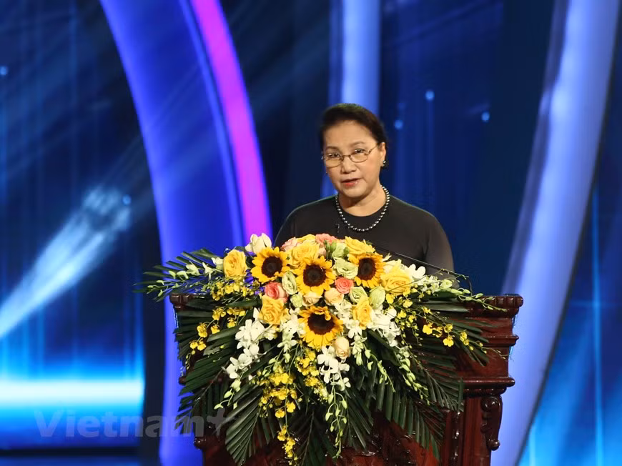 La cérémonie de remise des prix a été honorée par la présence de la présidente de l’Assemblée nationale Nguyen Thi Kim Ngan.