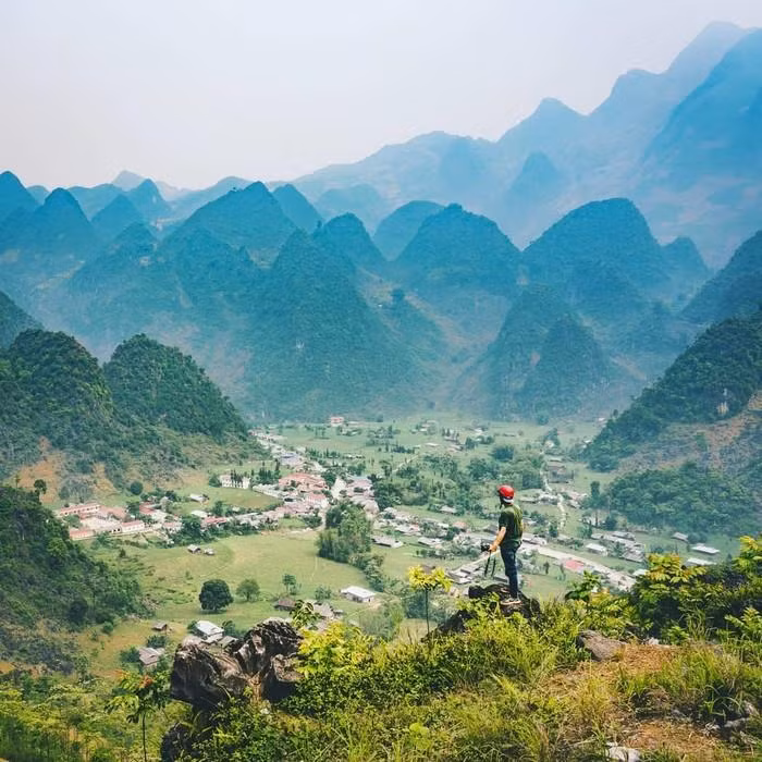 Stefano Ferro découvre Ha Giang à moto.
