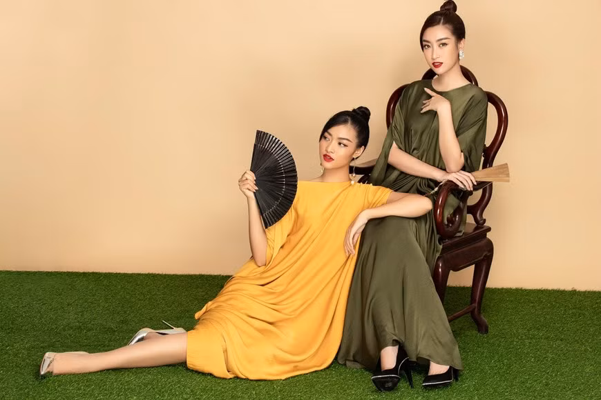 La dauphine Kieu Loan et la Miss Vietnam Do My Linh sont devenues ambassadrices de la Semaine culturelle du thé et de la soie de Bao Loc-Lam Dong 2019. Photo: Vietnam+