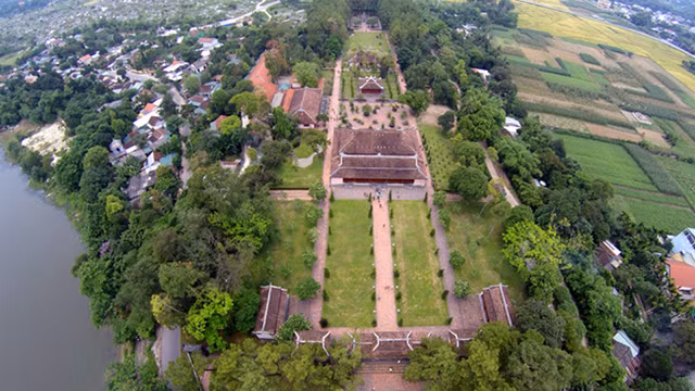 Avec sa belle architecture et son ancienneté, la pagode attire beaucoup de visiteurs nationaux et étrangers.