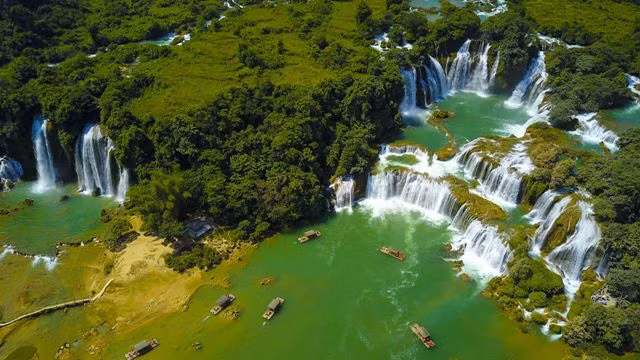 La cascade de Ban Giôc, qui se situe en aval de la rivière Quây Son, est la plus belle chute d’eau du Vietnam.