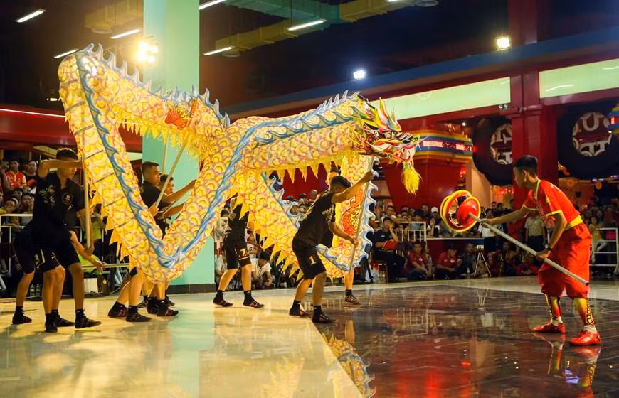 L'événement réunit 30 troupes étrangères venues de Chine, de Taiwan (Chine), de Malaisie, de Singapour, d'Indonésie, d'Australie et 24 troupes vietnamiennes.