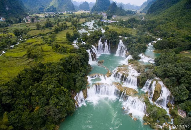 Les chutes d’eau Ban Giôc, les plus belles du Vietnam, se trouvent dans la commune de Dàm Thuy, district de Trùng Khanh.