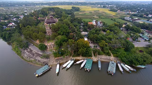 La pagode Thiên Mu (Pagode de la Dame céleste). 