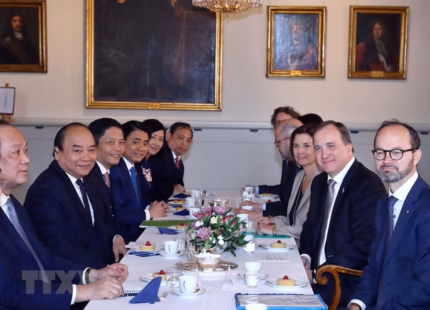 Les deux dirigeants ont convenu de multiplier les visites de délégations et les contacts de divers échelons entre leurs pays, de continuer de développer les mécanismes de coopération actuels. 