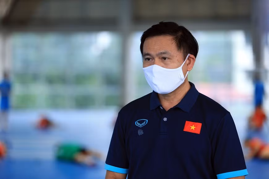 Le chef de la sélection vietnamienne de futsal, Trân Anh Tu, estime que l'équipe luttera à armes égales avec les meilleures équipes du monde. Photo: VFF