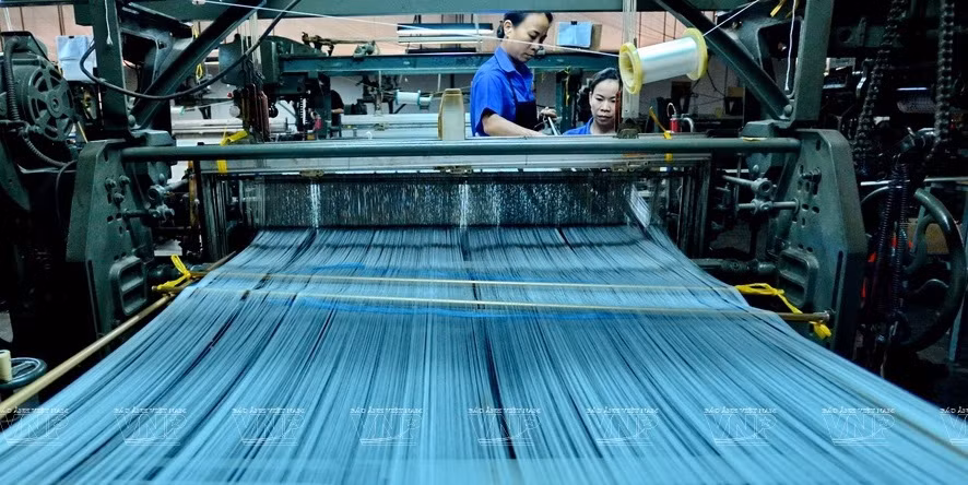 Un métier à tisser traditionnel pour confectionner des kimonos en soie fine à Bao Lôc. Photo : VNP 
