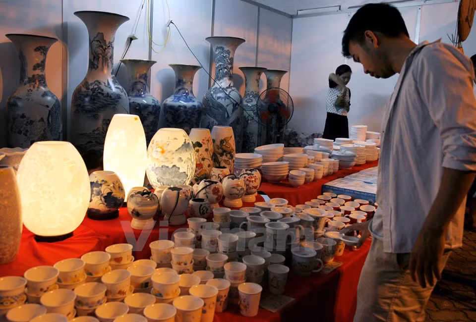 300 stands présentent les produits de 22 villages de métiers traditionnels de Hanoi.