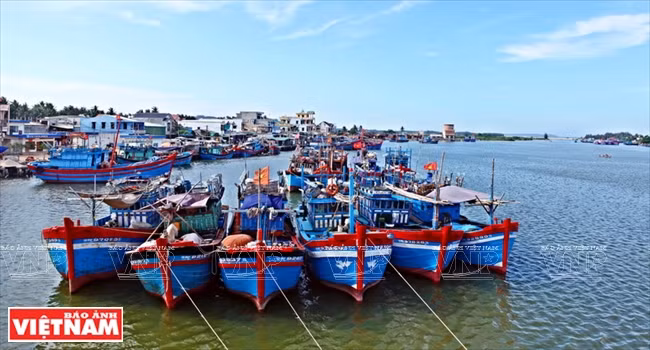 La présence de pêcheurs en Mer Orientale contribue à y affirmer la souveraineté nationale.