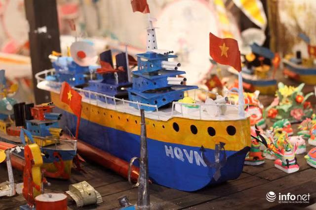 Les jouets en fer ont toujours fasciné les enfants dans le passé. Photo: http://fr.dangcongsan.vn 