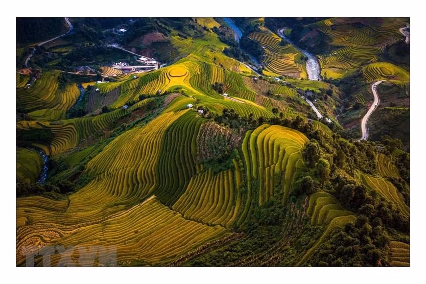 Un véritable spectacle pour les touristes et les photographes. Photo: VNA 