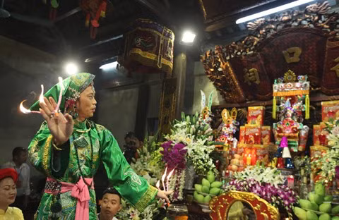 Ce culte est une croyance purement vietnamienne qui puise son origine dans la lutte contre les agresseurs mais aussi contre les caprices de la nature. Il est un musée vivant de la culture vietnamienne. 