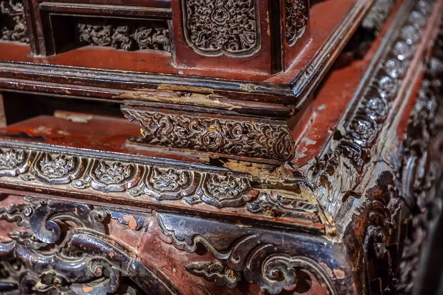 Les pagodes sont nombreuses au Vietnam. Ce lieu de culte bouddhiste comprend en général un édifice central et plusieurs dépendances. Dans un village vietnamien, on rencontre en général trois sortes de temples : la maison communale (đình) dédiée au Génie tutélaire de la commune, la pagode (chùa) réservée au culte bouddhique, et d’autres temples tels que le temple (đền) pour le culte des héros ou génies, le điên ou phu pour le culte populaire pseudo-taoïste des esprits et des immortels, le van tu pour le culte de Confucius, etc. La pagode, blottie derrière ses arbres séculaires, est protégée par une enceinte. Elle comprend un édifice central et plusieurs dépendances. On y accède par un portique à trois entrée (avec clocher) précédant une large cour. Photo: Vietnamplus